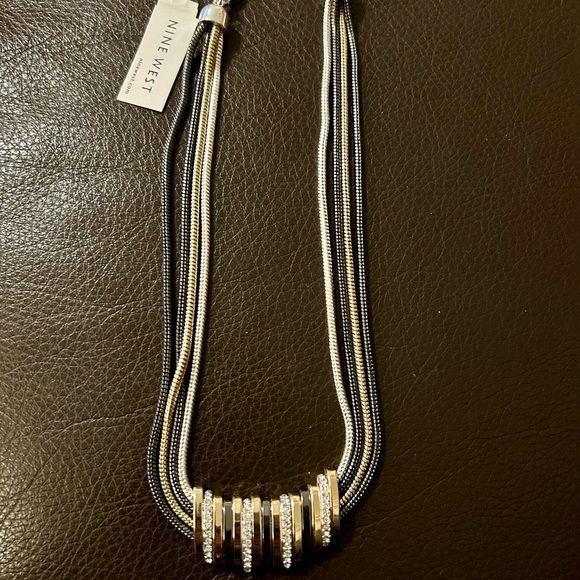 Nine West NWT stylish mixed metal and rhinestone necklace. - Picture 2 of 7